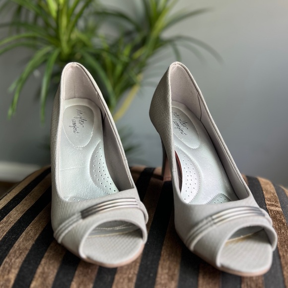 dexflex comfort Shoes - DexFlex Comfort Gray Peep Toe Heel with Siver Accent 10W